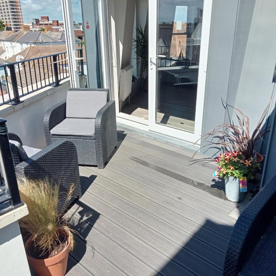 Glorious Duplex Holiday Apartment By The Sea Bognor Regis Exterior foto